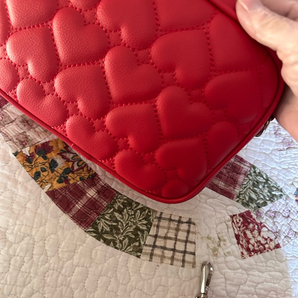 NWT Betsy Johnson Red Heart Quilted Crossbody Bag - Picture 6 of 9